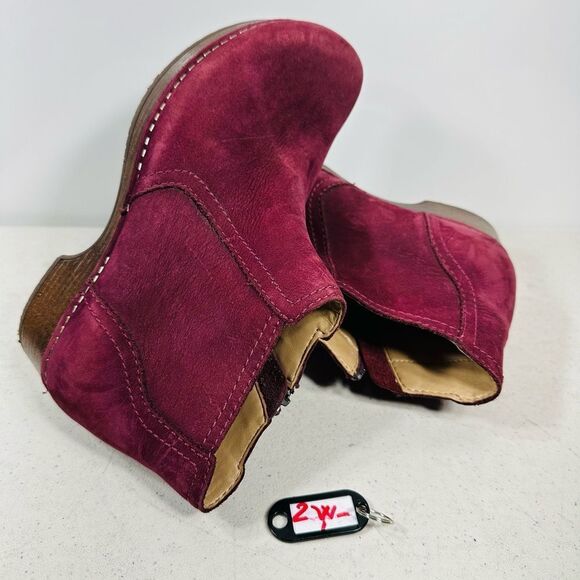 Excellent Dansko Barbara Bootie In Beautiful Wine Nubuck, Women’s Size 36-5-5,5 - Picture 1 of 8